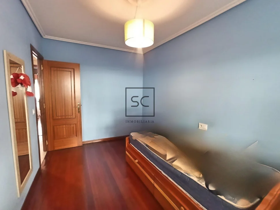 Amplio piso con terraza en el alto del castaño, narón