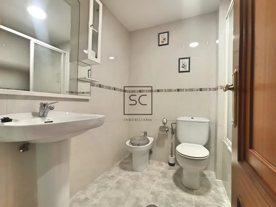 Amplio piso con terraza en el alto del castaño, narón