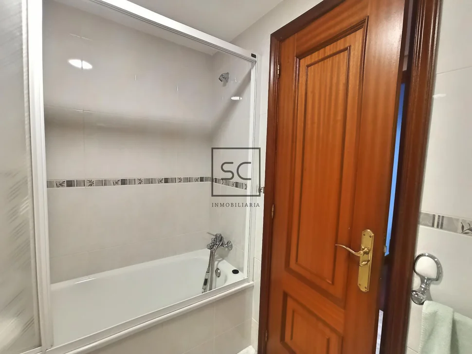 Amplio piso con terraza en el alto del castaño, narón