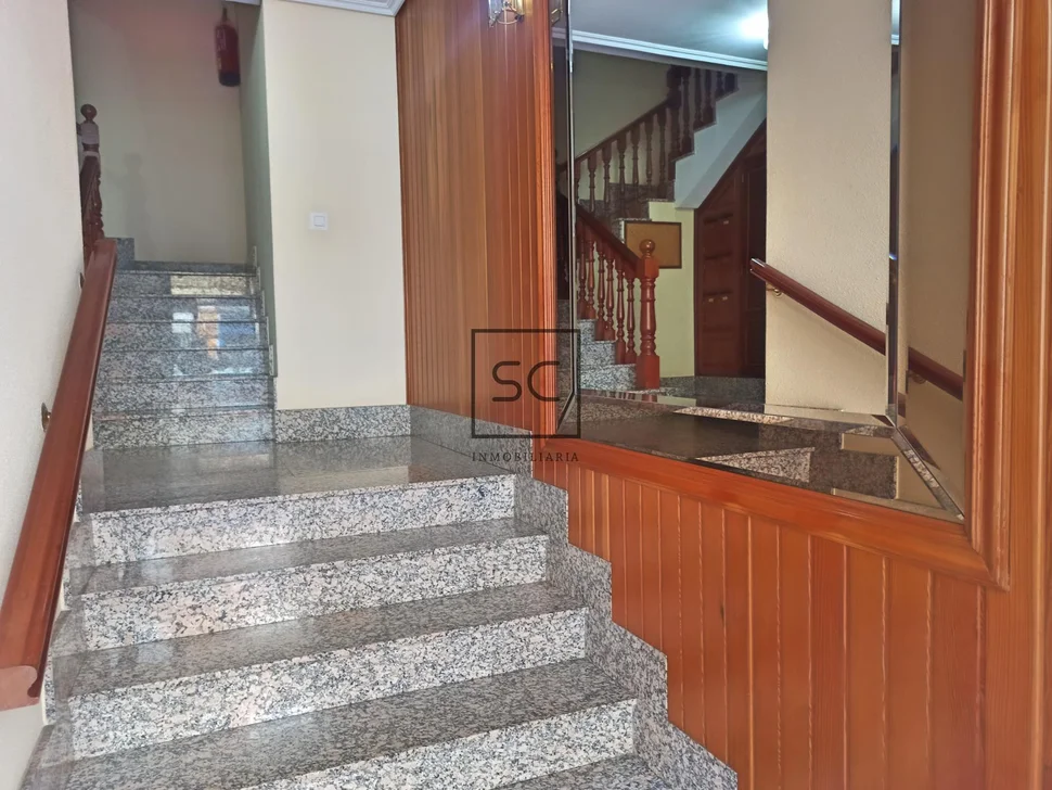 Amplio piso con terraza en el alto del castaño, narón