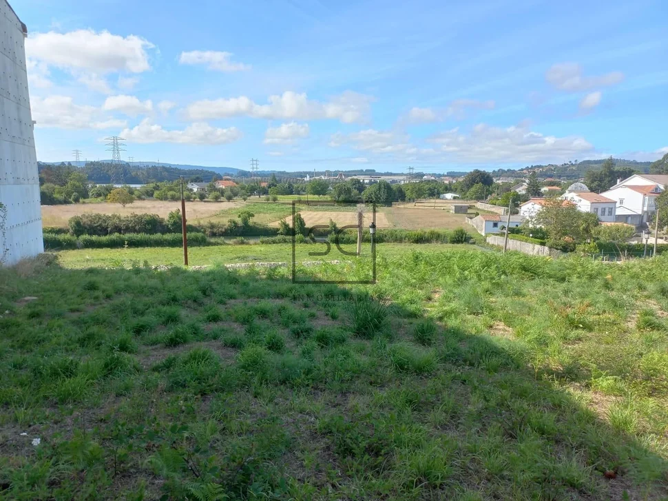 Finca edificable en neda