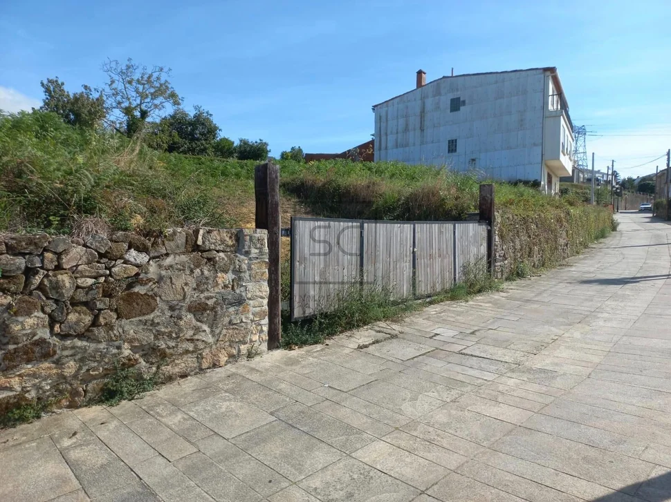 Finca edificable en neda