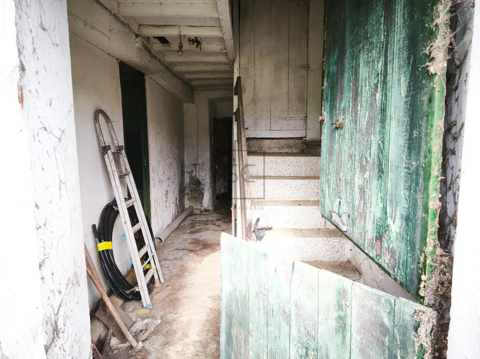 Casa de Piedra para Reforma Integral con Gran Finca
