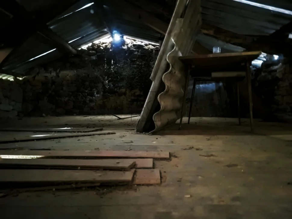 Casa de Piedra para Reforma Integral con Gran Finca