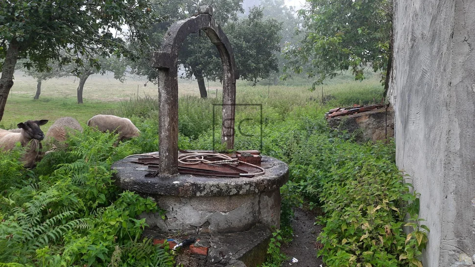 Casa de Piedra para Reforma Integral con Gran Finca