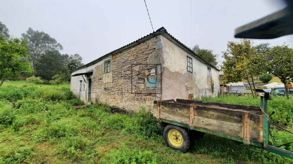 Casa de Piedra para Reforma Integral con Gran Finca