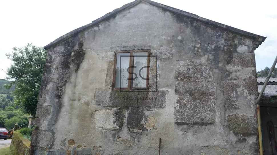 Casa de Piedra para Reforma Integral con Gran Finca