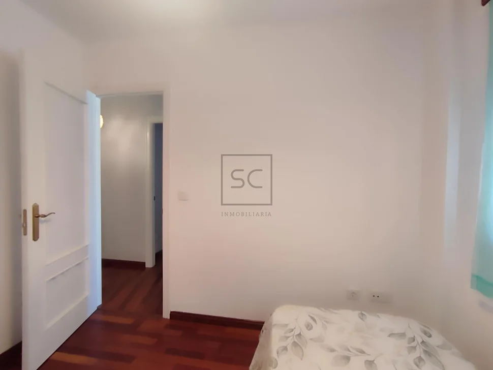 Bonito piso de tres dormitorios en ares