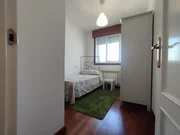 Bonito piso de tres dormitorios en ares