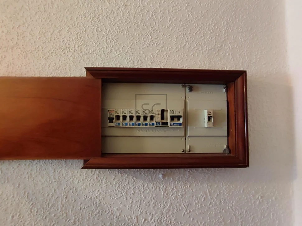 Luminoso dúplex ascendente en cedeira