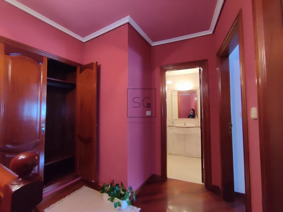 Luminoso dúplex ascendente en cedeira