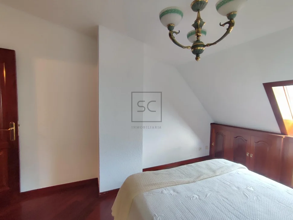 Luminoso dúplex ascendente en cedeira