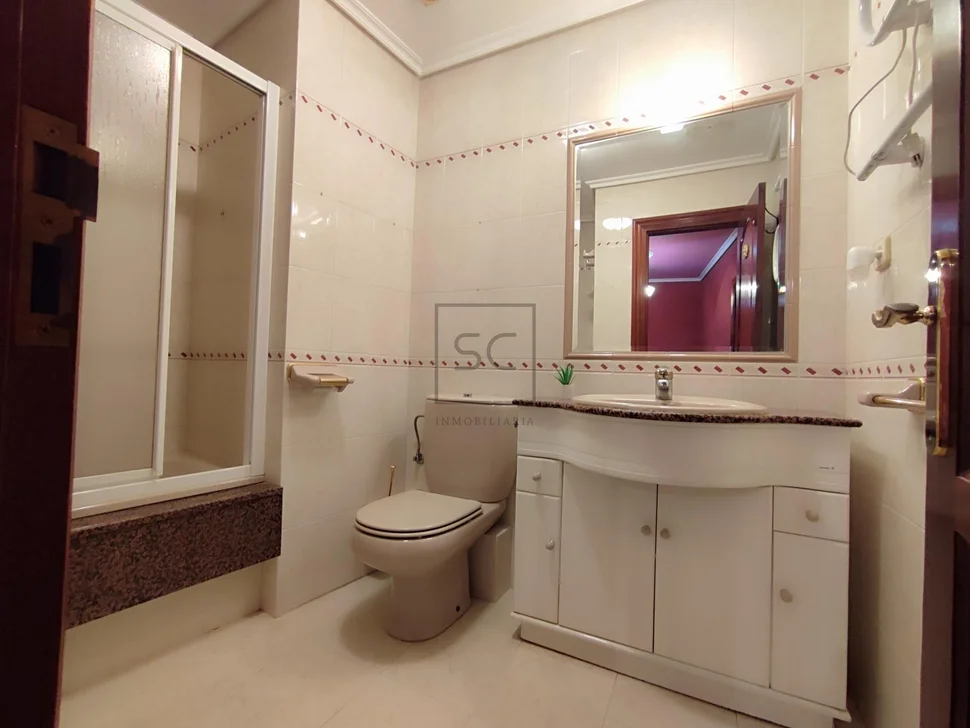 Luminoso dúplex ascendente en cedeira