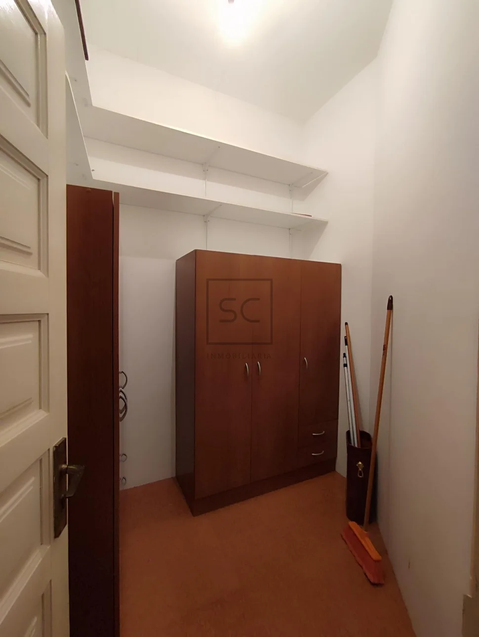 Luminoso dúplex ascendente en cedeira