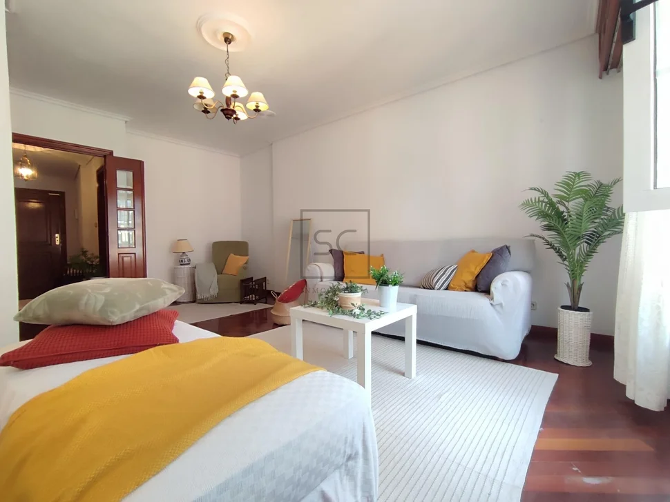 Luminoso dúplex ascendente en cedeira