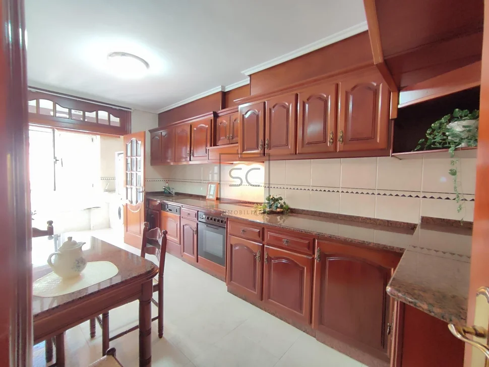 Luminoso dúplex ascendente en cedeira