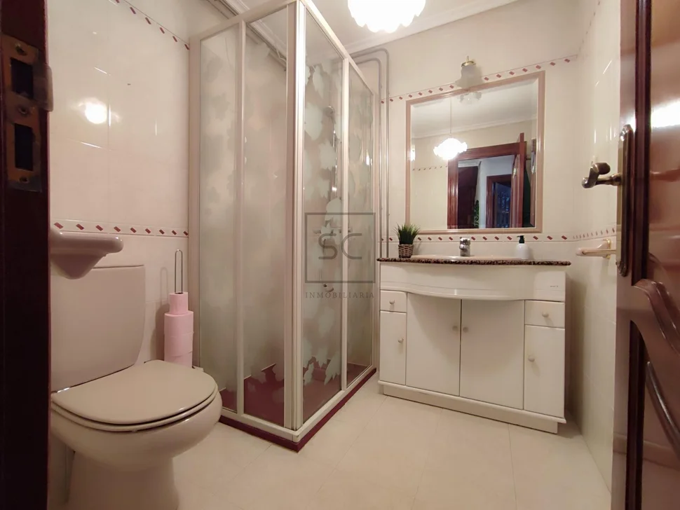 Luminoso dúplex ascendente en cedeira