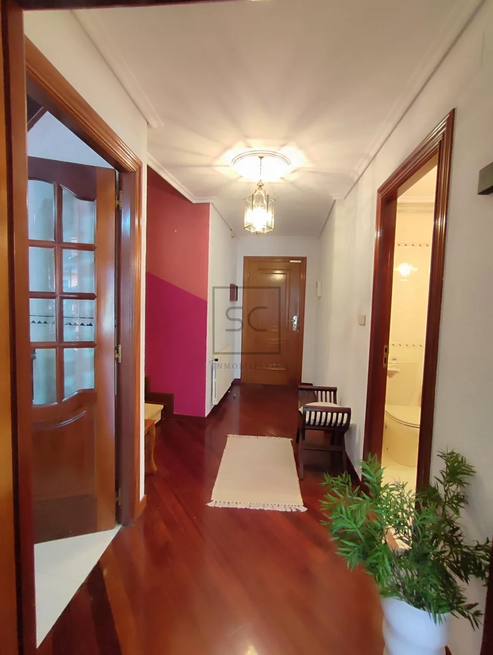 Luminoso dúplex ascendente en cedeira