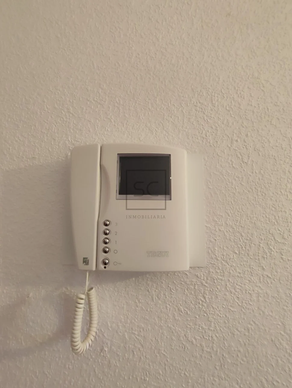 Luminoso dúplex ascendente en cedeira