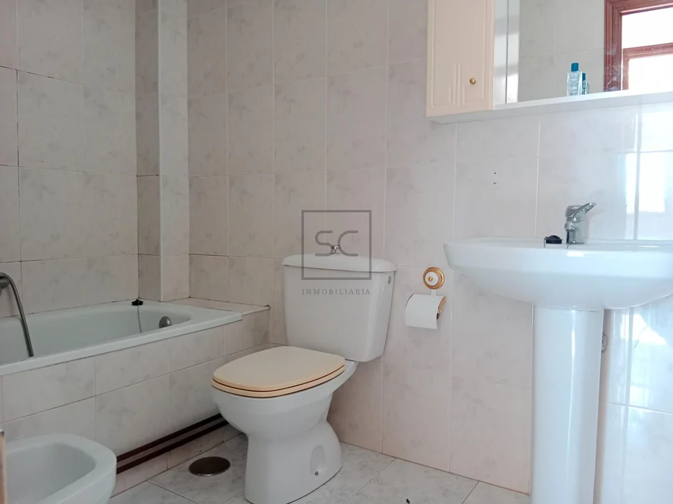 Piso con vistas parciales a la ría, caranza-ferrol