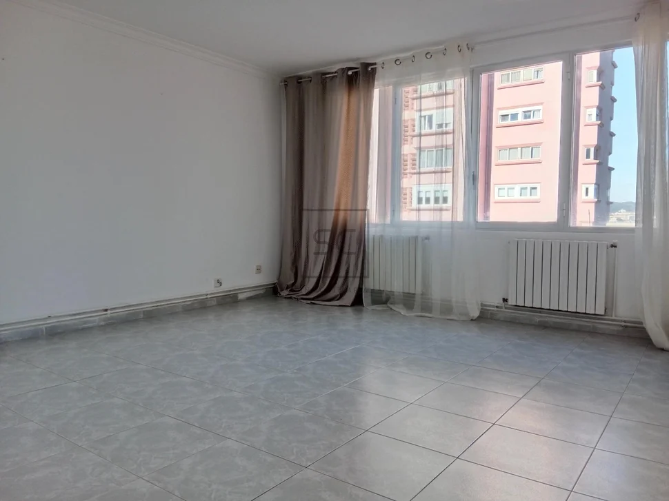 Piso con vistas parciales a la ría, caranza-ferrol