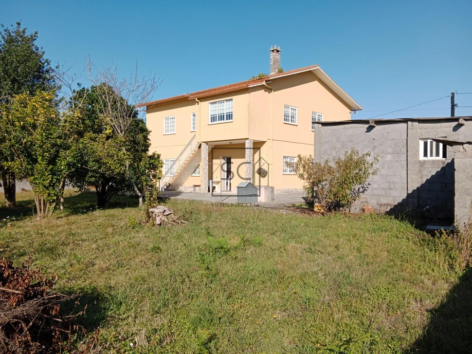 Casa con finca en mugardos