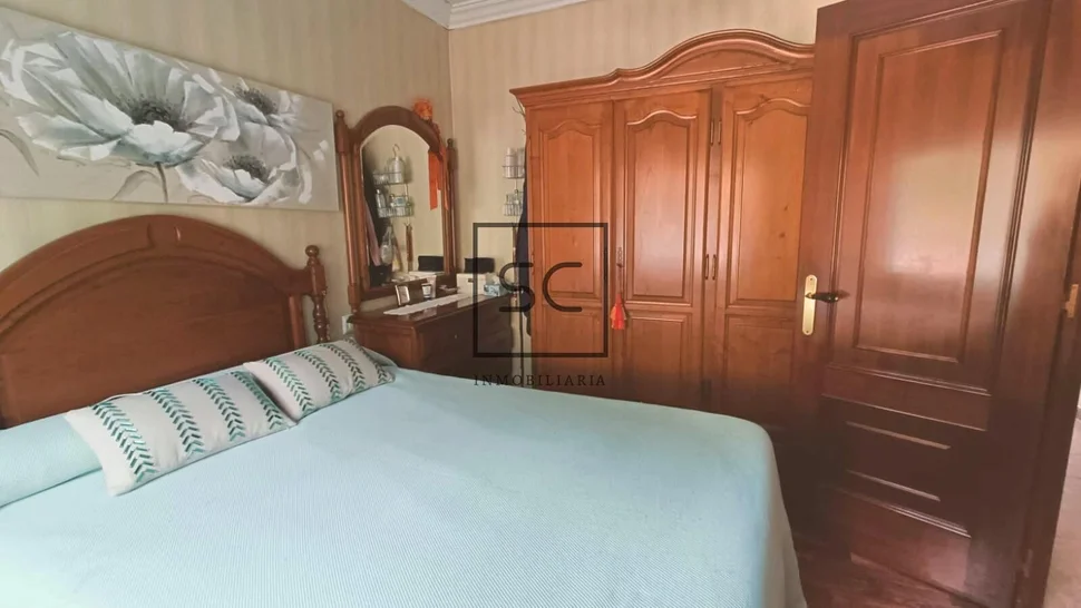 Casa adosada con tres plantas en a mourela, neda