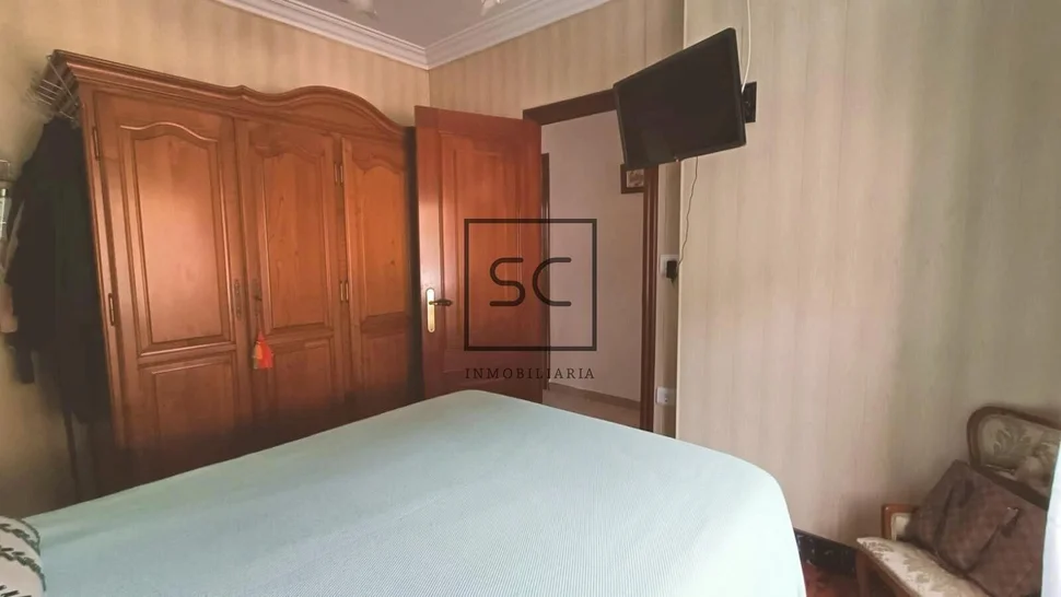 Casa adosada con tres plantas en a mourela, neda