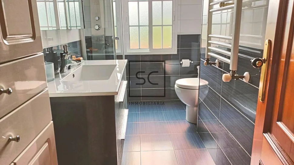 Casa adosada con tres plantas en a mourela, neda