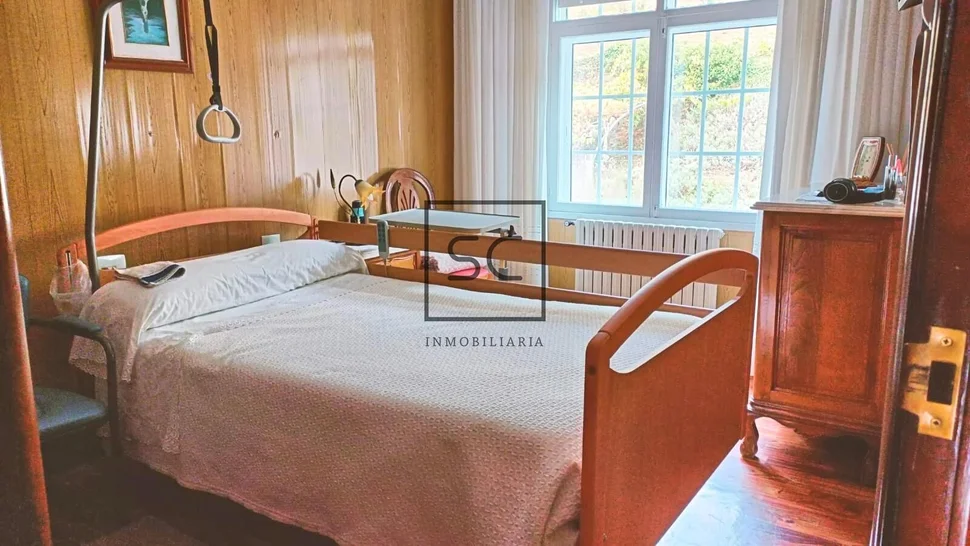 Casa adosada con tres plantas en a mourela, neda