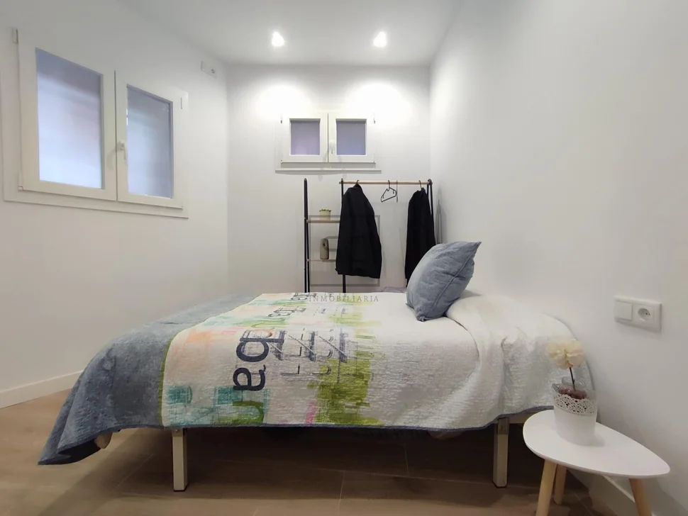 Amplio bajo en ferrol