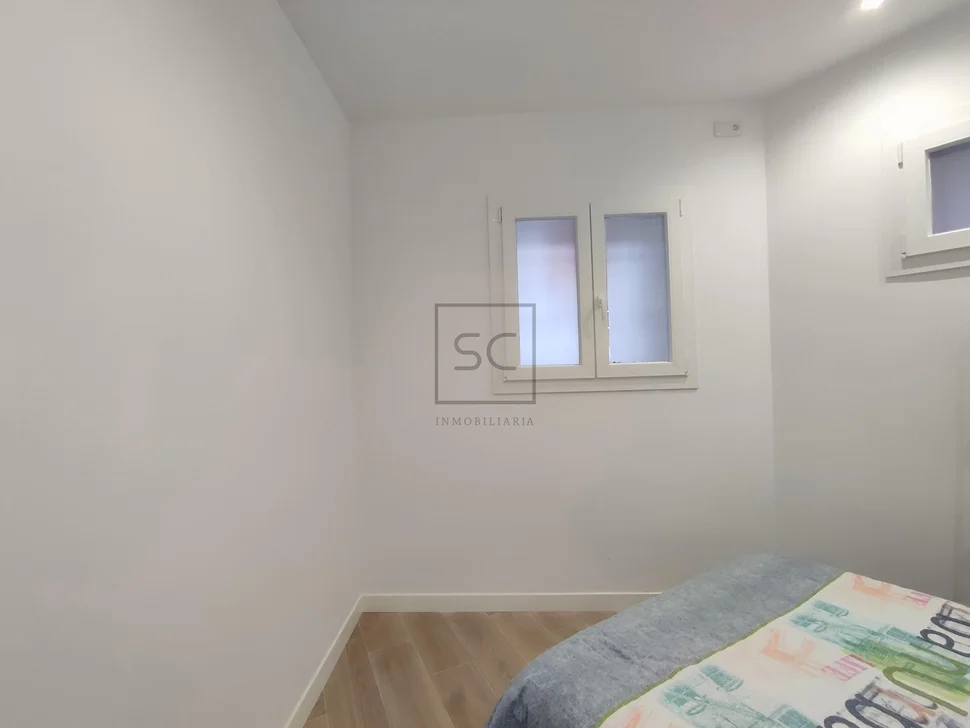 Amplio bajo en ferrol