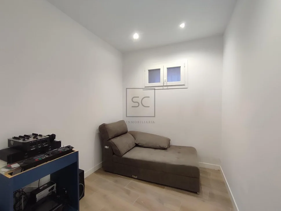 Amplio bajo en ferrol