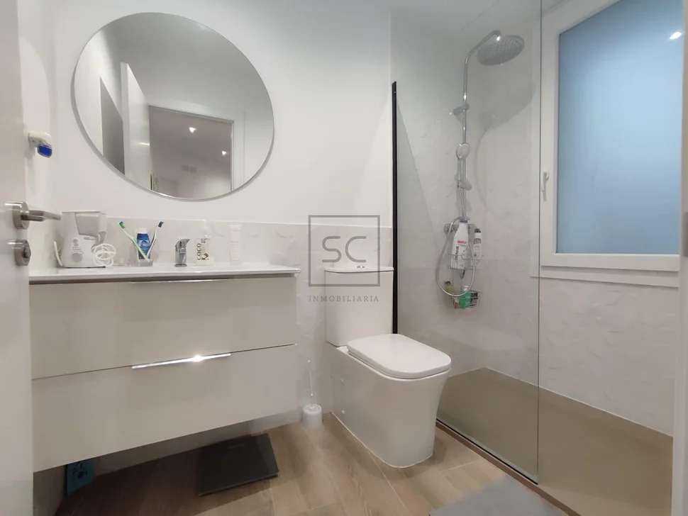 Amplio bajo en ferrol