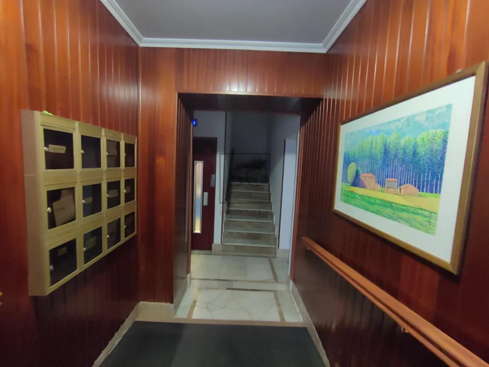 Amplio bajo en ferrol