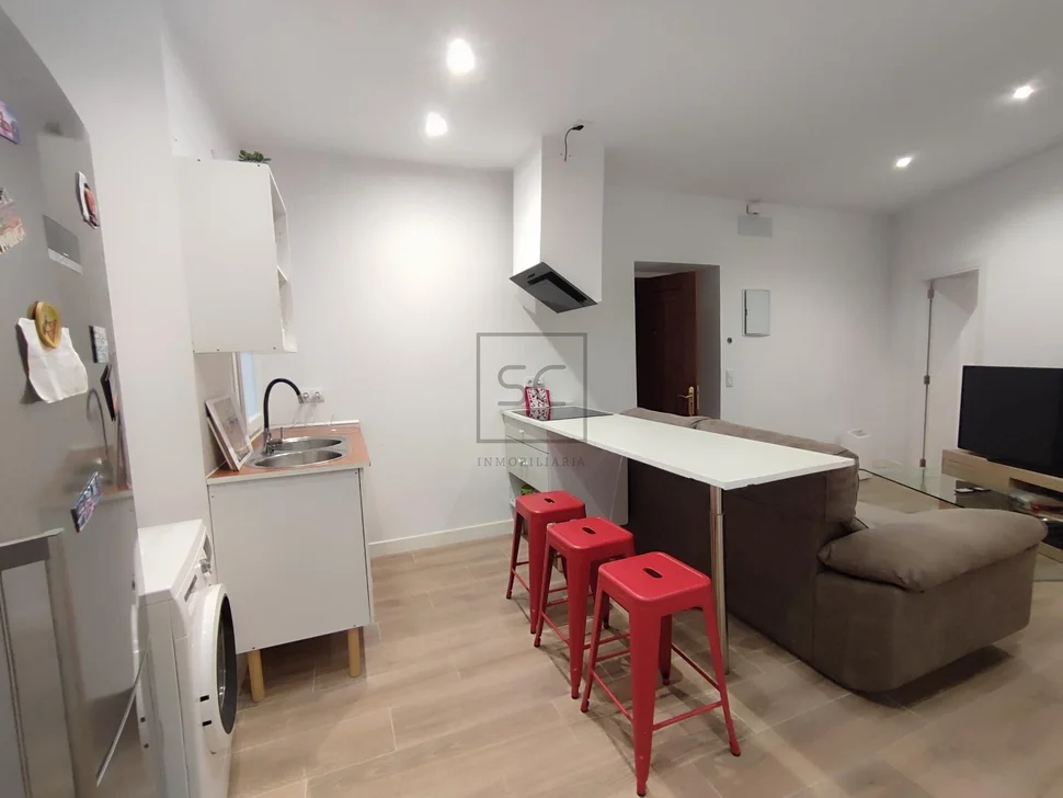 Amplio bajo en ferrol