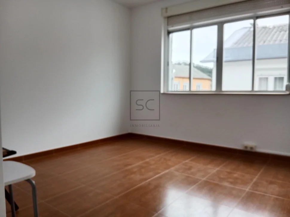 Edificio con patio en fene