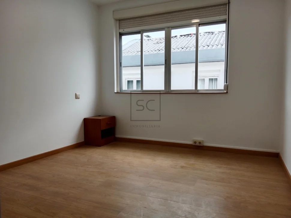 Edificio con patio en fene