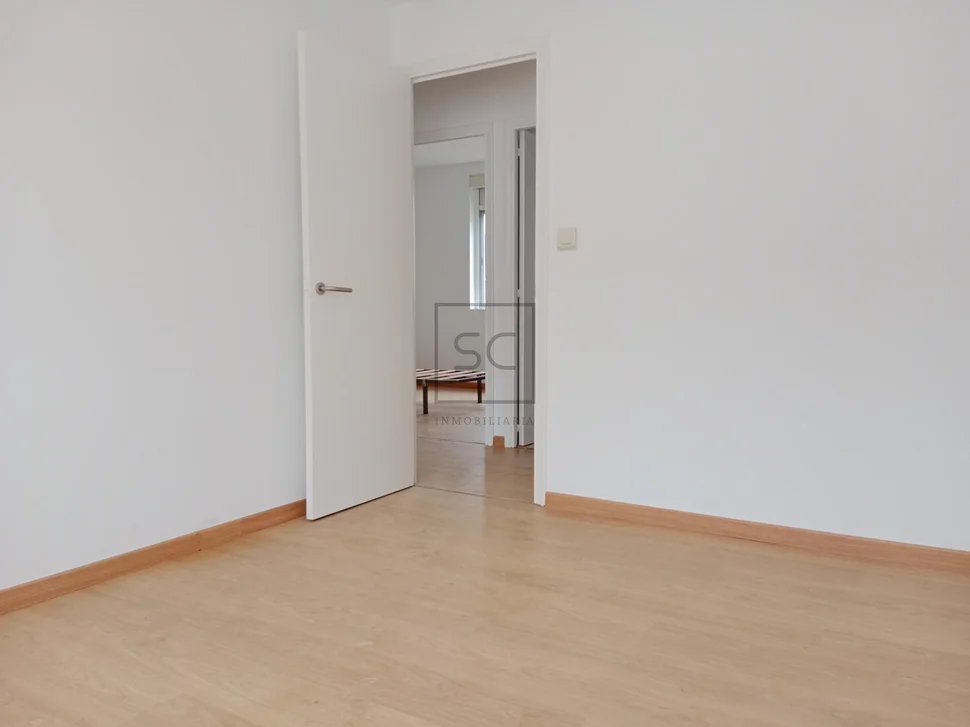 Edificio con patio en fene