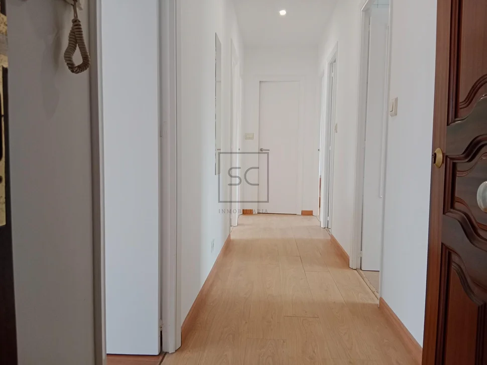 Edificio con patio en fene