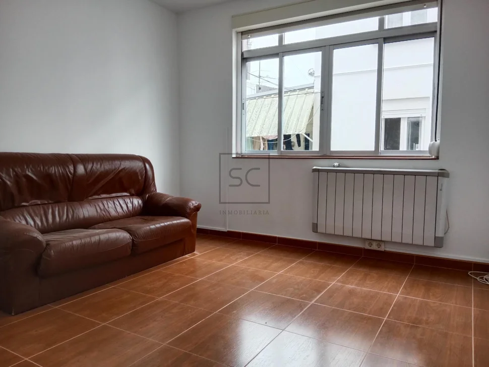 Edificio con patio en fene