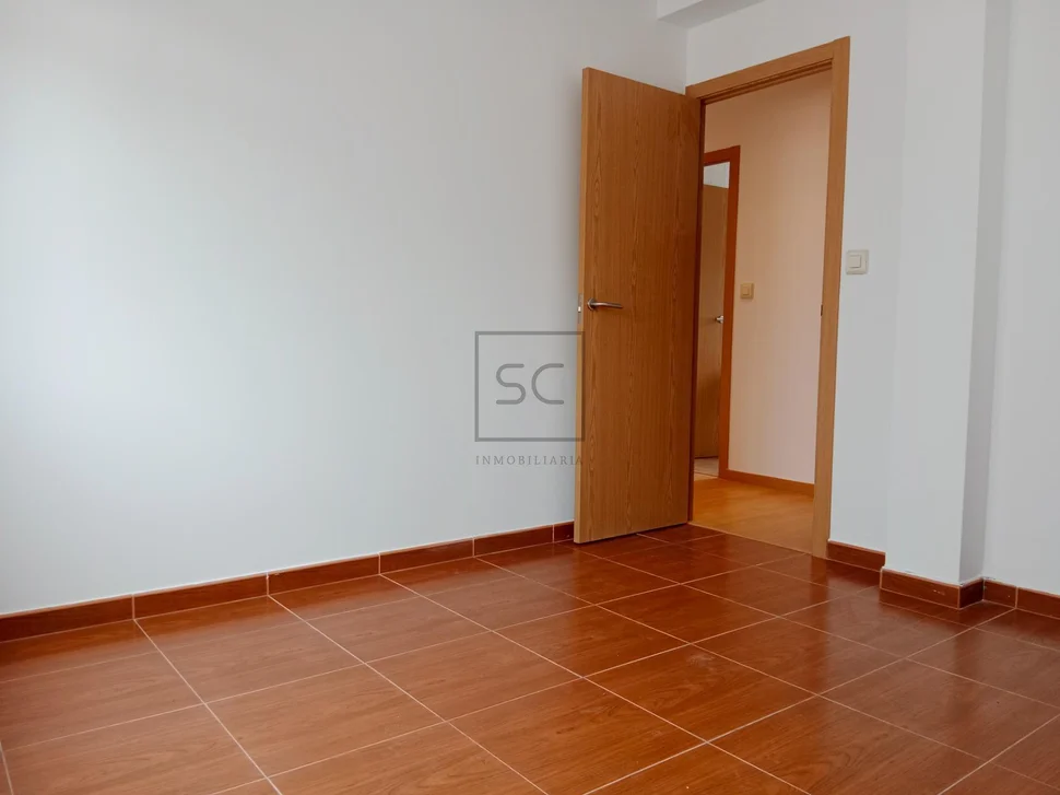 Edificio con patio en fene