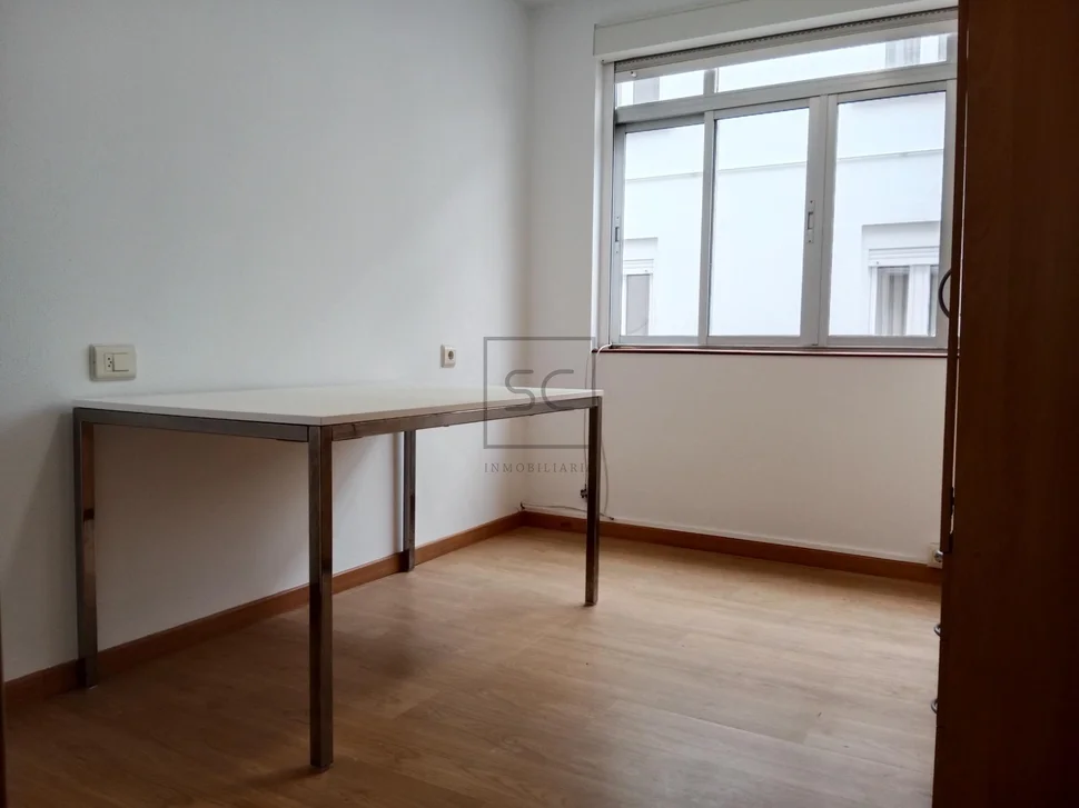 Edificio con patio en fene