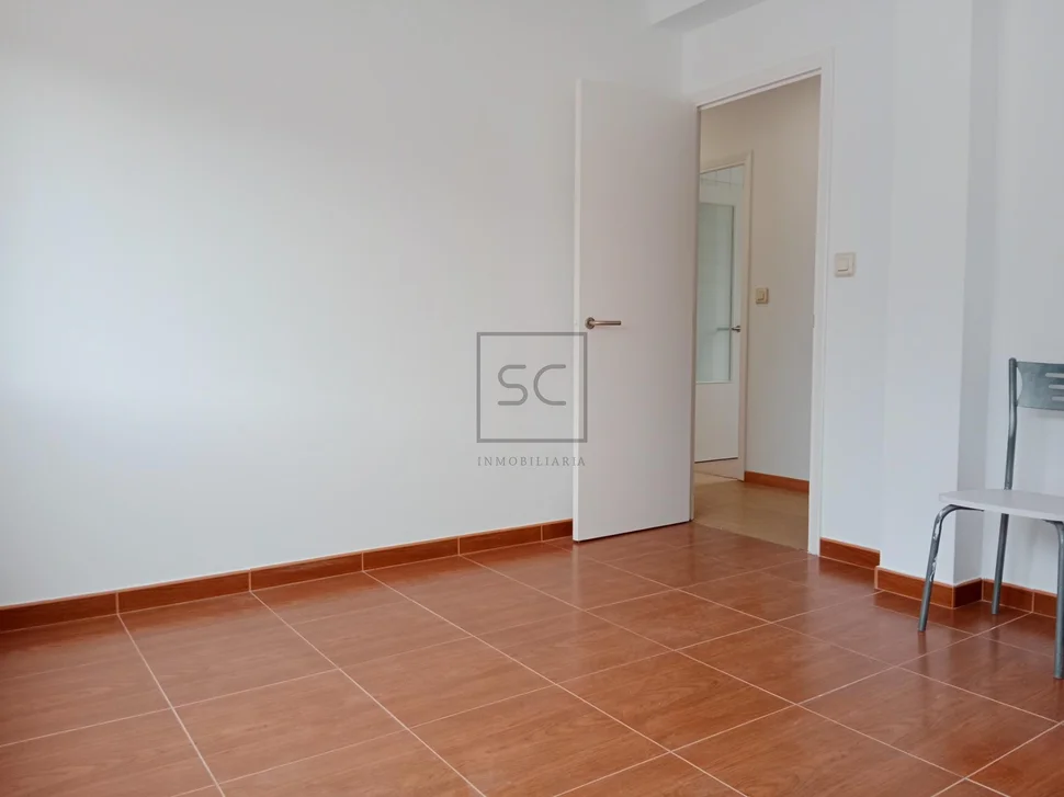 Edificio con patio en fene