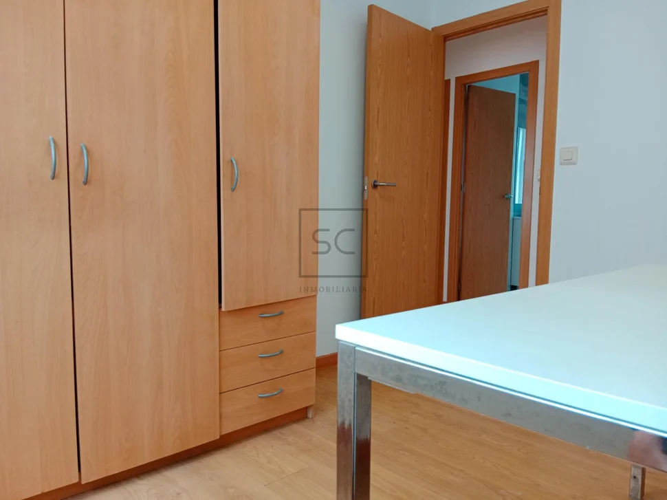 Edificio con patio en fene