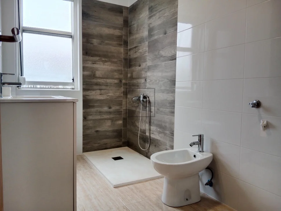 Edificio con patio en fene