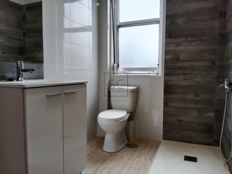 Edificio con patio en fene