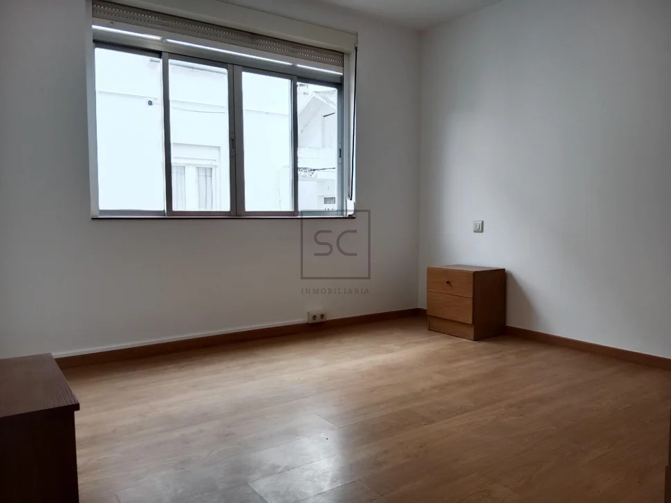 Edificio con patio en fene