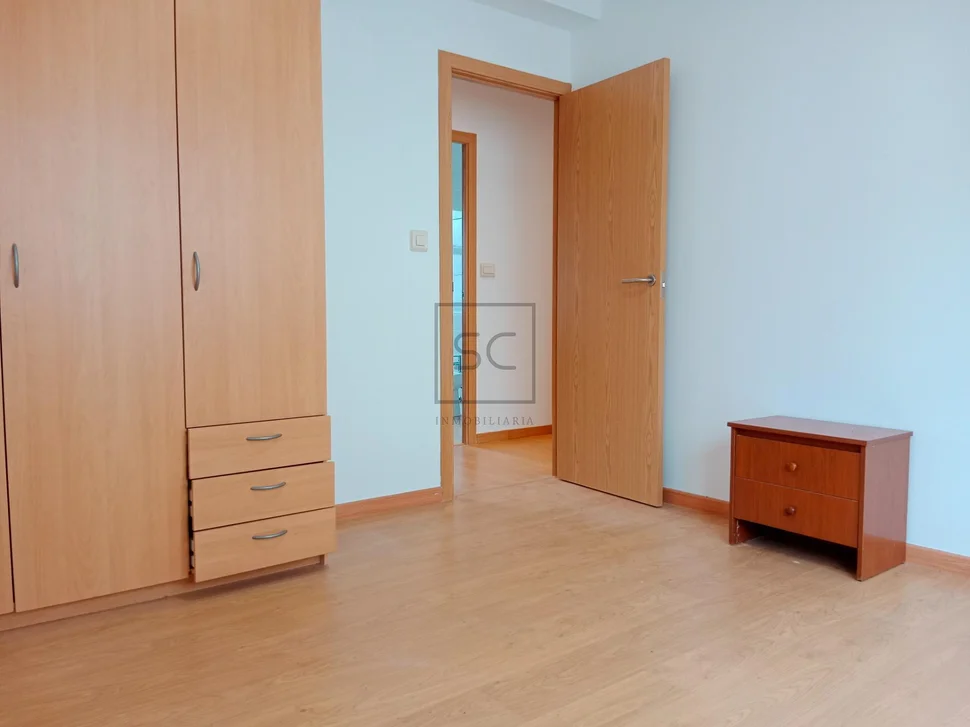 Edificio con patio en fene