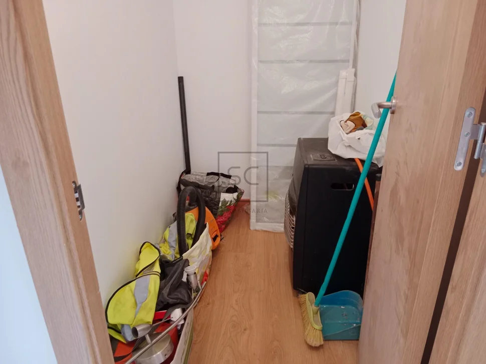 Edificio con patio en fene